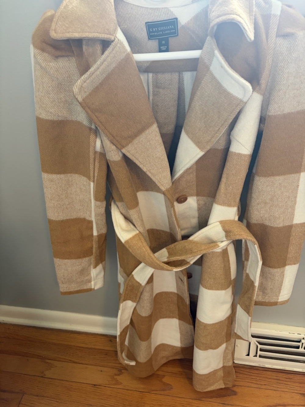 Brand new. G by Guliana black label. Xs . Tan and cream check coat